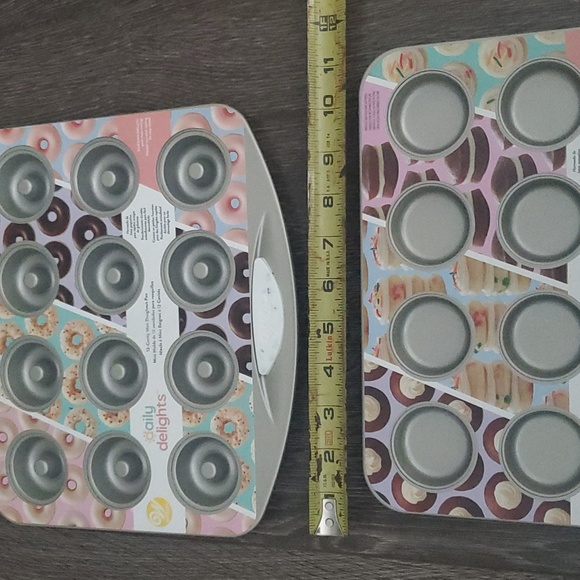 Wilton Daily Delights Mini Pans - Mini Doughnuts and Mini Round moulds - Baking - Picture 9 of 11